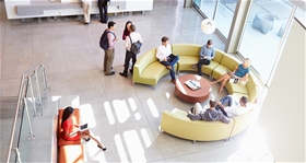 Nước chai nhỏ cho trung tâm dịch vụ và spa – Khi sự chu đáo bắt đầu từ một chi tiết rất nhỏ